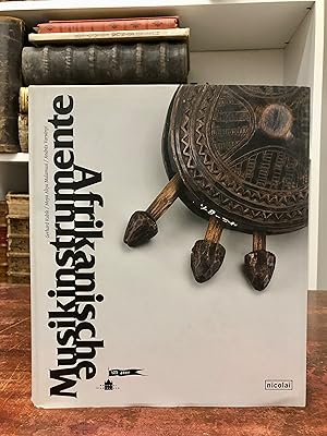 Imagen del vendedor de Afrikanische Musikinstrumente. Katalog und Nachdokumentation der Musikinstrumente aus Afrika sdlich der Sahara in der Sammlung Musik des Mnchner Stadtmuseums. a la venta por Antiquariat Seibold