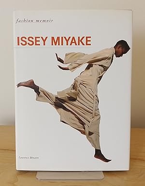 ISSEY MIYAKE Geijutsu Shincho 2000 Aug Issey MIYAKE'S Design Labor Zeitschrift Buch 