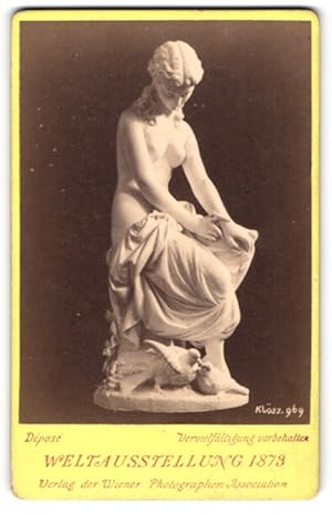 Bild des Verkufers fr Fotografie Wiener Photographen Association, Wien, Weltausstellung 1873, Statue Nackte Frau mit zwei Tauben zum Verkauf von Bartko-Reher