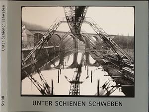 Bild des Verkufers fr Unter Schienen schweben. Photographien vom Bau der Schwebebahn in Wuppertal vor 100 Jahren. zum Verkauf von Versandantiquariat  Rainer Wlfel