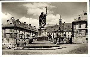 Bild des Verkufers fr Ansichtskarte / Postkarte Fulda in Hessen, Schloss mit Bonifatius-Denkmal zum Verkauf von akpool GmbH