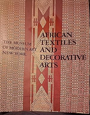 Bild des Verkufers fr African textiles and decorative arts zum Verkauf von Sunnyback Books