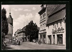 Bild des Verkufers fr Ansichtskarte Finsterwalde, Thlmann-Strasse mit Fischgeschft zum Verkauf von Bartko-Reher