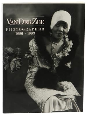 Imagen del vendedor de VanDerZee: Photographer, 1886-1983 a la venta por Kenneth Mallory Bookseller ABAA