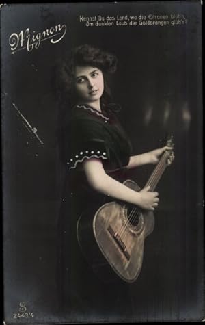 Bild des Verkufers fr Ansichtskarte / Postkarte Mignon, Frau mit Gitarre, Wilhelm Meisters Lehrjahre, Goethe zum Verkauf von akpool GmbH