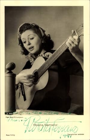 Ansichtskarte / Postkarte Schauspielerin Rosita Serrano, Portrait mit Gitarre, Ross Verlag A 2993 1