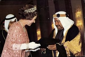 Bild des Verkufers fr Ansichtskarte / Postkarte Queen Elizabeth II, Sheikh Isa Bin Sulman Al Khalifa Amir of Bahrain zum Verkauf von akpool GmbH