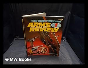 Imagen del vendedor de The International arms review a la venta por MW Books Ltd.