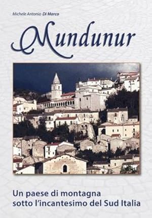 Image du vendeur pour Mundunur: Un Paese di Montagna Sotto Lâ  incantesimo del Sud Italia (Italian Edition) [Soft Cover ] mis en vente par booksXpress