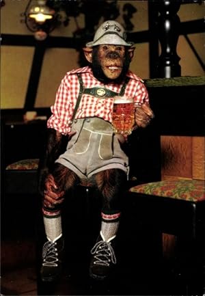 Ansichtskarte / Postkarte Schimpanse trinkt Bier, Bayrische Tracht