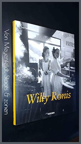 Imagen del vendedor de Willy Ronis 1910 - 2009 : Stolen moments, Gestohlene augenblicke, Instants derobes a la venta por Von Meyenfeldt, Slaats & Sons