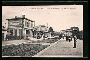 Ansichtskarte Villers-Cotterets, La Gare interieure avec le Rapide venant de Soissons