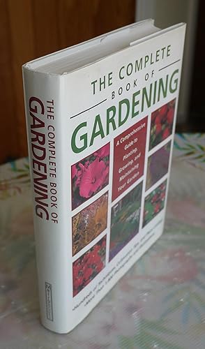 Immagine del venditore per The Complete book of Gardening venduto da Bawnmore Fine and Rare Books