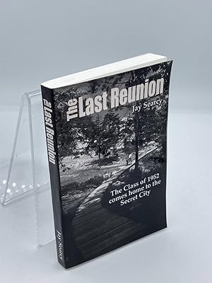 Image du vendeur pour The Last Reunion The Class of 1952 Comes Home to the Secret City mis en vente par True Oak Books
