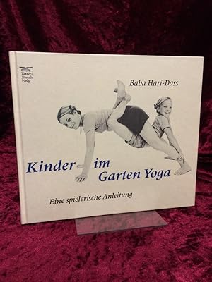 Imagen del vendedor de Kinder im Garten Yoga. Eine spielerische Anleitung. bersetzung: Ursula Rathgeb. Fotografien: Steven N. Thomas. a la venta por Altstadt-Antiquariat Nowicki-Hecht UG