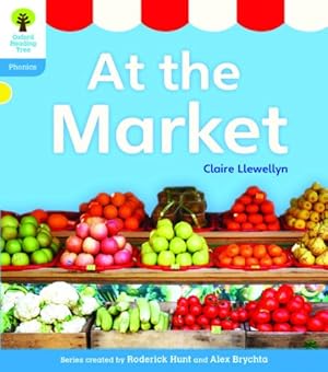 Image du vendeur pour Oxford Reading Tree: Level 3: Floppy's Phonics Non-Fiction: At the Market (Floppy's Phonics - New Edition 2011) mis en vente par WeBuyBooks