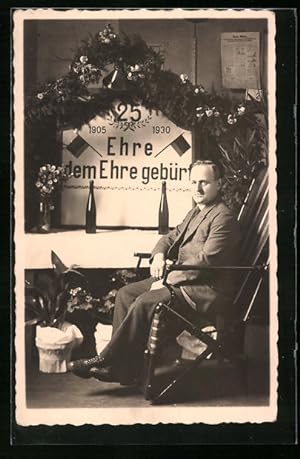 Seller image for Ansichtskarte Herr am Tisch mit Girlanden, 25 jhriges Firmenjubilum Ehre dem Ehre gebrt, 1905-1930, Weimarer Republik for sale by Bartko-Reher