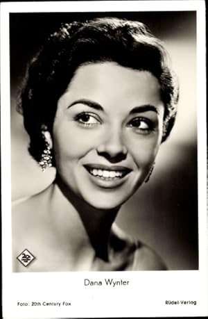 Bild des Verkufers fr Ansichtskarte / Postkarte Schauspielerin Dana Wynter, Portrait, 20th Century Fox, Zwischen Himmel und Hlle zum Verkauf von akpool GmbH