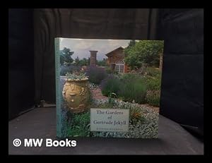 Bild des Verkufers fr The gardens of Gertrude Jekyll / Richard Bisgrove; special photography by Andrew Lawson zum Verkauf von MW Books