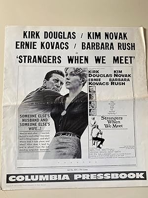 Immagine del venditore per Strangers When We Meet Pressbook 1960 Kirk Douglas, Kim Novak venduto da AcornBooksNH