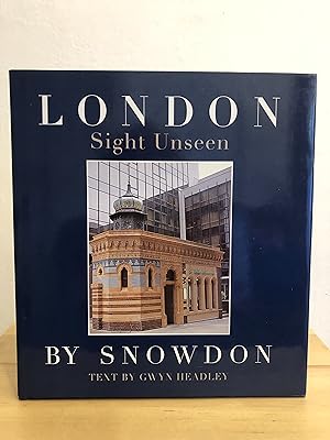 Immagine del venditore per London : Sight Unseen venduto da MHO - Collectors' Books