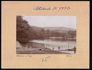 Fotografie Brück, Sohn Meissen, Ansicht Klösterle a. d. Eger, Blick über die Eger auf das Schloss