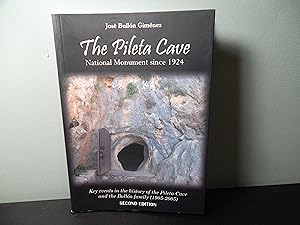 Imagen del vendedor de The Pileta Cave; Key events in the history of the Pileta Cave and the Bullon Family (1905-2005) a la venta por Eastburn Books