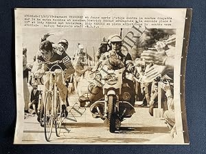 EDDY MERCKX EN PLEIN EFFORT DANS LA MONTEE VERS AVORIAZ-TOUR DE FRANCE 1977-PHOTO DE PRESSE