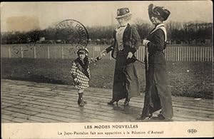 Ansichtskarte / Postkarte Les Modes Nouvelles, Jupe Pantalon, Frauen in Hosenkleidern auf der Ren...