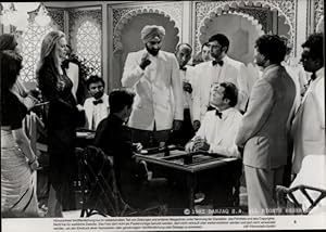 Imagen del vendedor de Foto Filmszene James Bond 007-Octopussy GB 1983, Kristina Wayborn, Roger Moore, Kabir Bedi a la venta por akpool GmbH