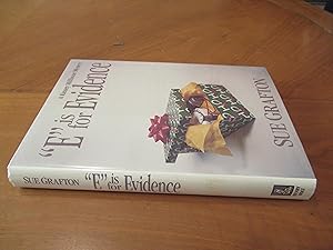 Imagen del vendedor de E" is for Evidence: A Kinsey Millhone Mystery a la venta por Arroyo Seco Books, Pasadena, Member IOBA