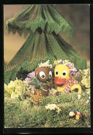 Bild des Verkufers fr Ansichtskarte Pittiplatsch und Ente unter einer Tanne im Wald zum Verkauf von Bartko-Reher