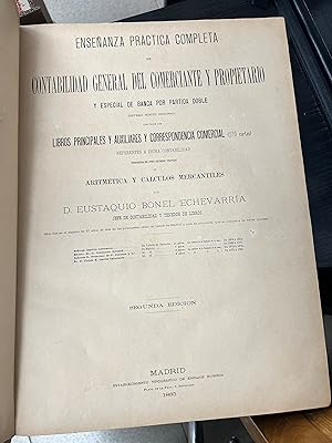 Bild des Verkufers fr Enseanza prctica completa de contabilidad general del comerciante y propietario . . y especial de banca por partida doble. Sistema nuevo original con todos los libros principales y auxiliares y correspondecia comercial (279 cartas), referentes a dicha contabilidad precedida de otro extenso tratado de aritmtica y clculos comerciales. zum Verkauf von Librera Astarloa