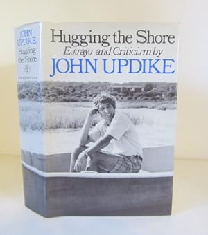 Imagen del vendedor de Hugging the Shore. Essays and Criticism a la venta por BRIMSTONES