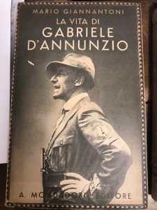 Seller image for LA VITA DI GABRIELE D'ANNUNZIO for sale by AL VECCHIO LIBRO