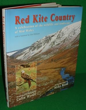 Immagine del venditore per RED KITE COUNTRY A Celebration of the Wildllife and Landscape of Mid Wales venduto da booksonlinebrighton