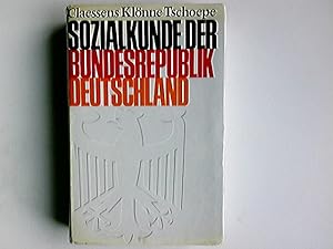 Image du vendeur pour Sozialkunde der Bundesrepublik Deutschland : [mit 63 Tab. im Text]. Dieter Claessens; Arno Klnne; Armin Tschoepe. [berarb.: T. 1 - III: Arno Klnne. T. IV: Dieter Claessens u. a.] mis en vente par Antiquariat Buchhandel Daniel Viertel