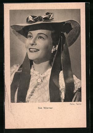 Bild des Verkufers fr Ansichtskarte Schauspielerin Ilse Werner mit Schleifenhut guckt frhlich zum Verkauf von Bartko-Reher