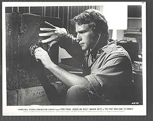 Image du vendeur pour Thief Who Came To Dinner 8'x10' Movie Still Ryan O'Neal mis en vente par DTA Collectibles