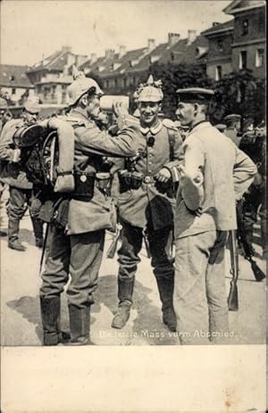 Ansichtskarte / Postkarte Die letze Maß vorm Abschied, deutsche Soldaten trinken Bier