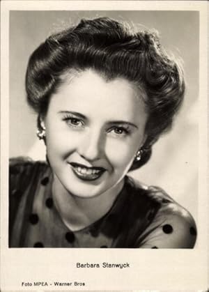 Bild des Verkufers fr Ansichtskarte / Postkarte Schauspielerin Barbara Stanwyck, Portrait zum Verkauf von akpool GmbH