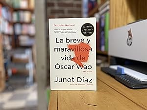 Seller image for La breve y maravillosa vida de Oscar Wao (Vintage Espanol) (Spanish Edition) for sale by Reclaimed Bookstore