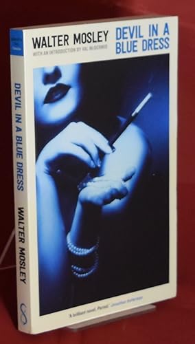 Imagen del vendedor de Devil in a Blue Dress a la venta por Libris Books