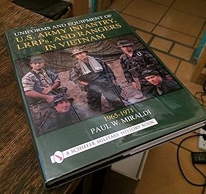 Immagine del venditore per Uniforms and Equipment of U.S. Army Infantry, LRRPs, and Rangers in Vietnam 1965-1971 venduto da Xochi's Bookstore & Gallery