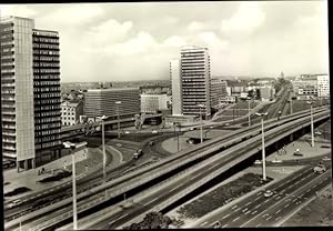 Ansichtskarte / Postkarte Halle an der Saale, Blick auf den Ernst Thälmann Platz, Hochhäuser, Straße