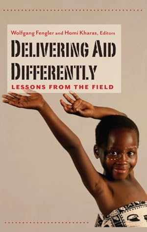 Bild des Verkufers fr Delivering Aid Differently : Lessons from the Field zum Verkauf von GreatBookPrices