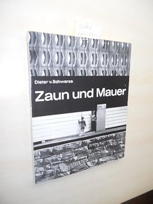 Zaun und Mauer.