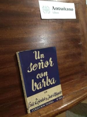 Imagen del vendedor de Un seor con barba a la venta por Libros Antuano