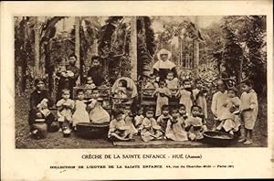 Ansichtskarte / Postkarte Hue Annam Vietnam, Creche de la Sainte Enfance, Missionsschwester mit v...