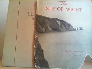 Imagen del vendedor de The Isle of Wight; A Book of Photographs. a la venta por Antiquariat im Schloss